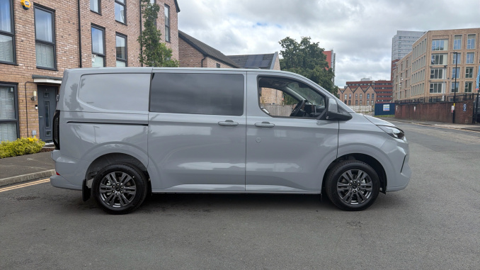 Ford Transit Custom 320 L1 Diesel Fwd 2.0 EcoBlue 170ps H1 Double Cab Van Limited Auto - Image 9